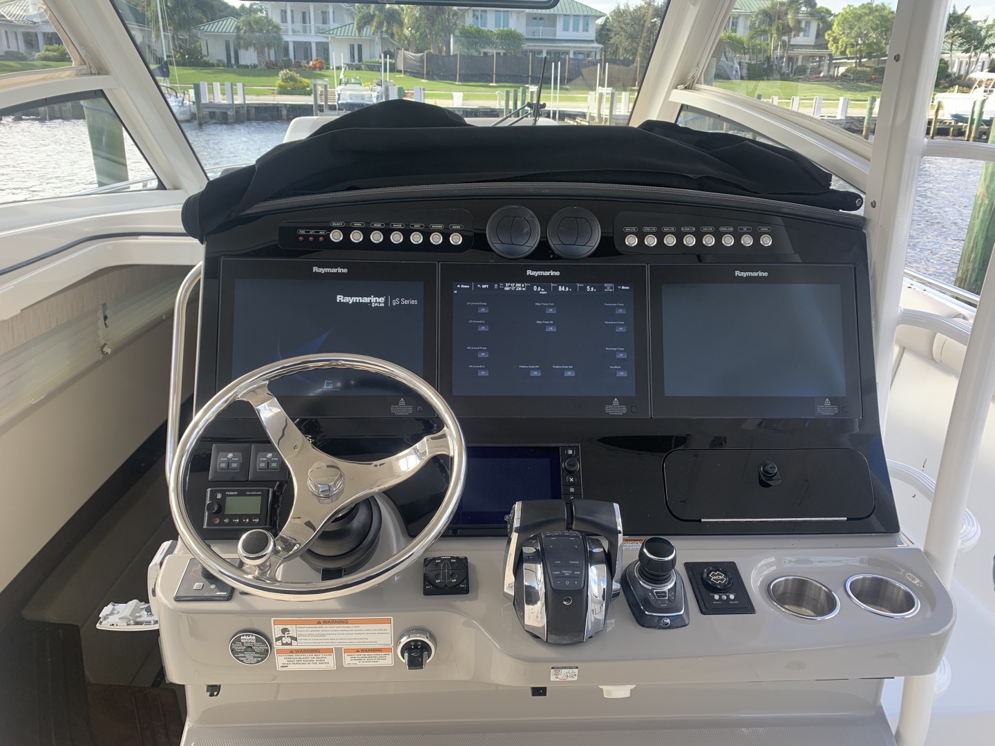 2017 Boston Whaler 420 Outrage - Image 8