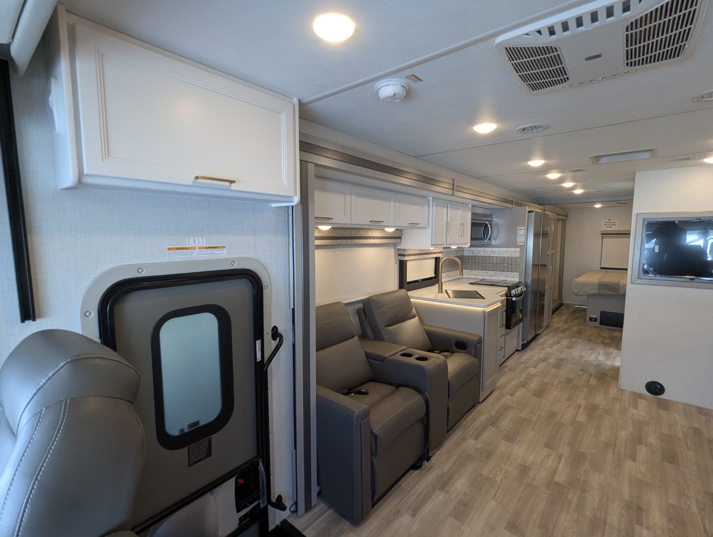 2025 Thor Motor Coach Windsport 35R - Image 18