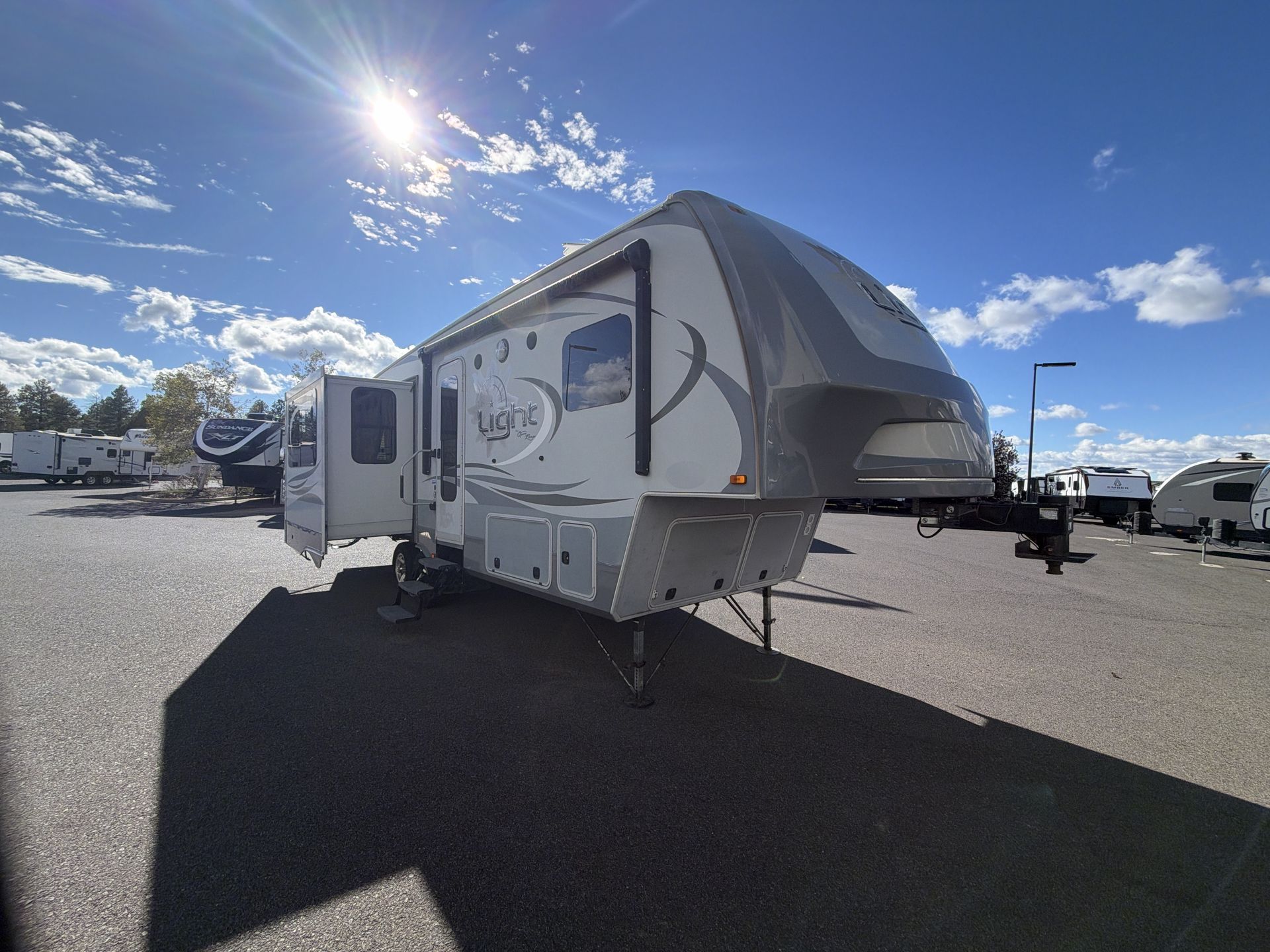 2016 Highland Ridge Light LF297RLS - Image 2
