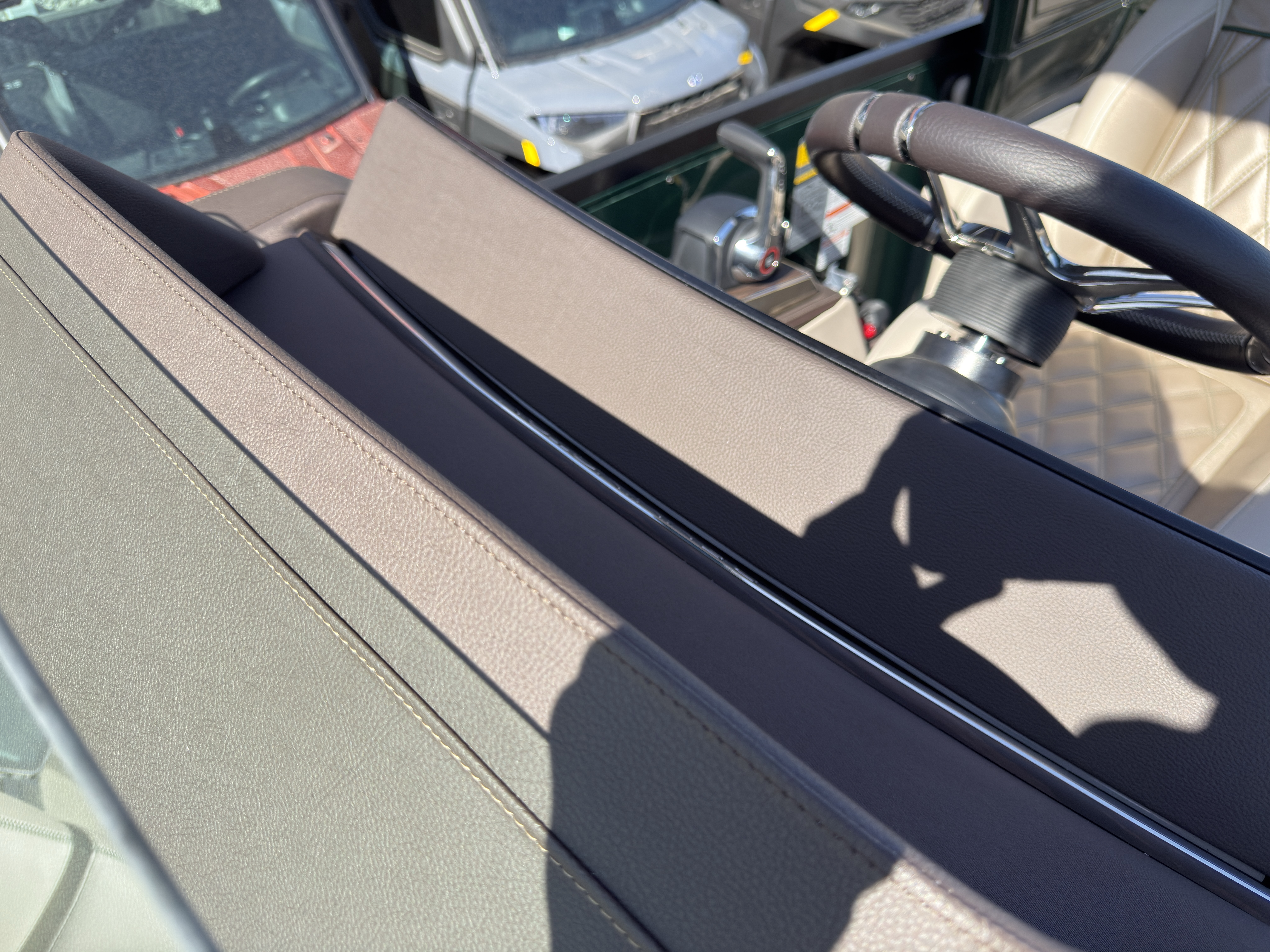 2026 Bennington 25QXSBA 425HP V10 Tritoon Pontoon - Image 37