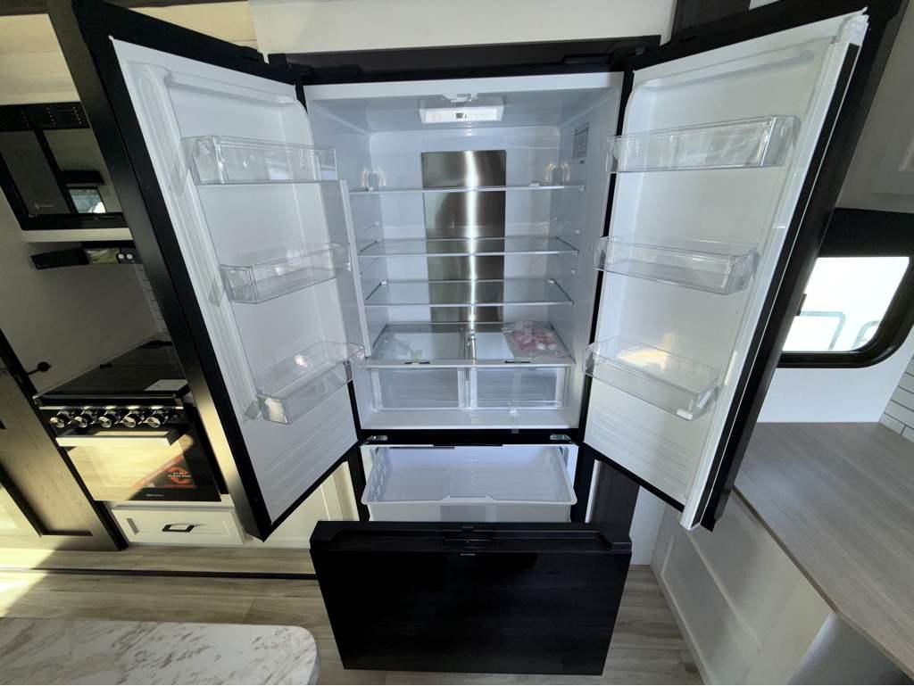 2026 VENTURE RV SPORTTREK 303VIK - Image 27