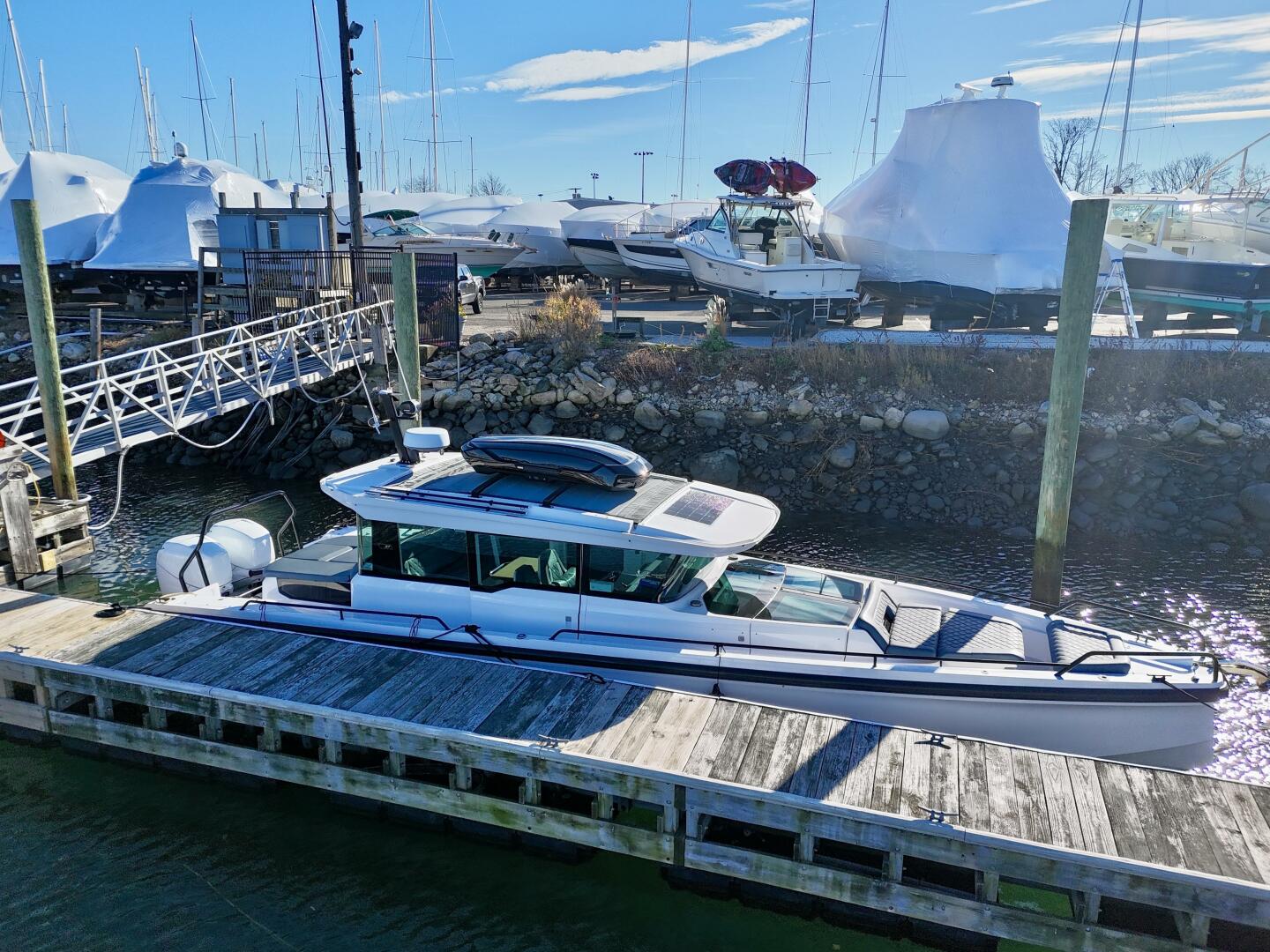 2023 Axopar 37 Cross Cabin - Image 4