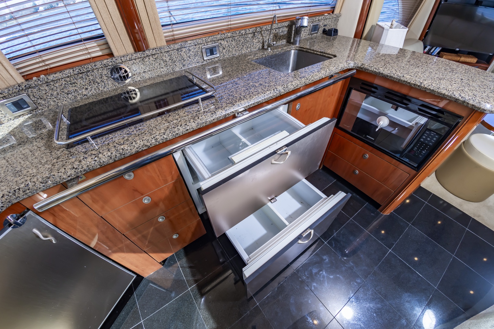 2007 Sea Ray 58 Sedan Bridge - Image 31