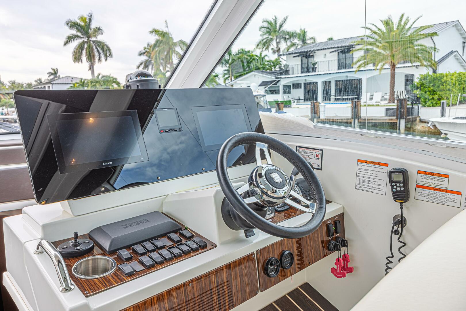 2012 Cruisers Yachts 48 Cantius - Image 26