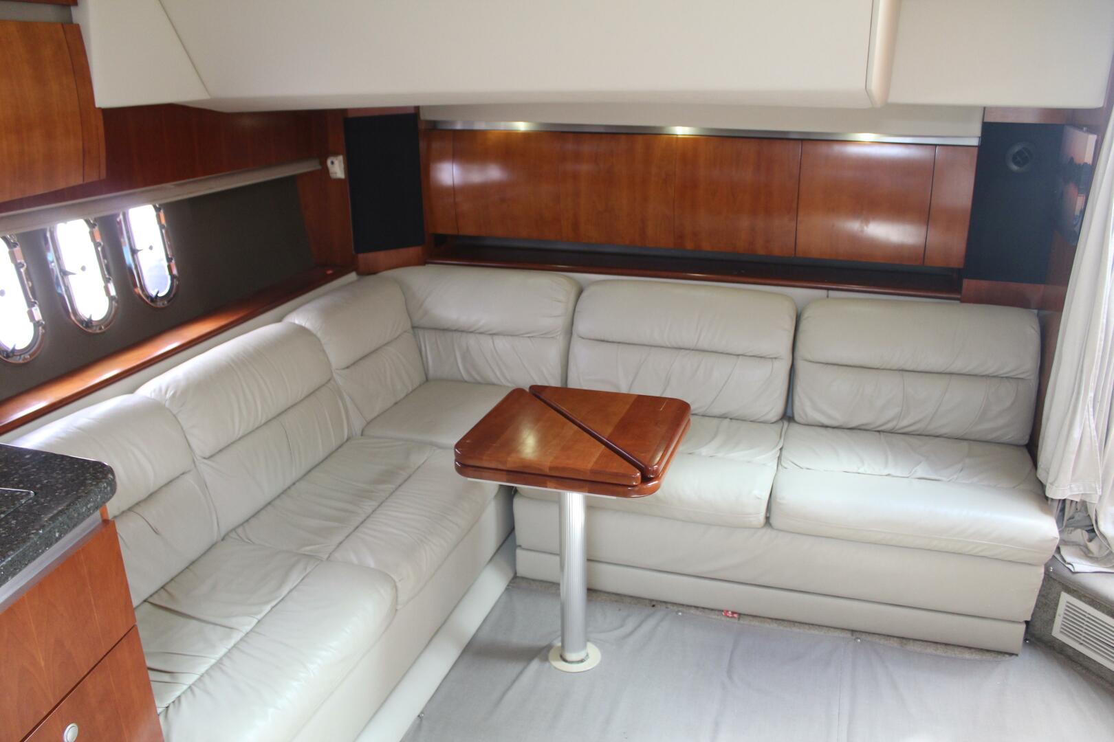 2007 Cruisers Yachts 420 Express - Image 22