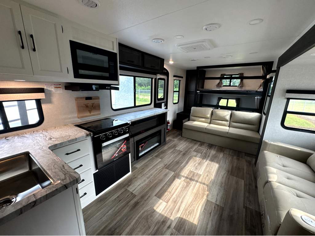 2026 VENTURE RV SPORTTREK 271VBH - Image 13