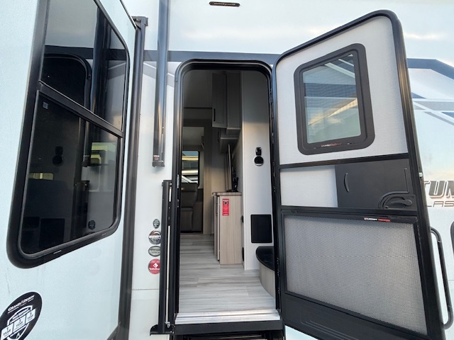 2026 Grand Design Momentum G-Class 415G - Image 14