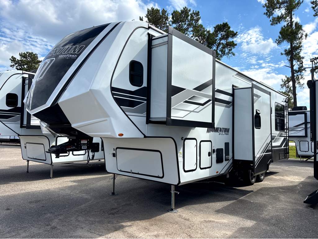 2026 GRAND DESIGN MOMENTUM 320G - Image 3