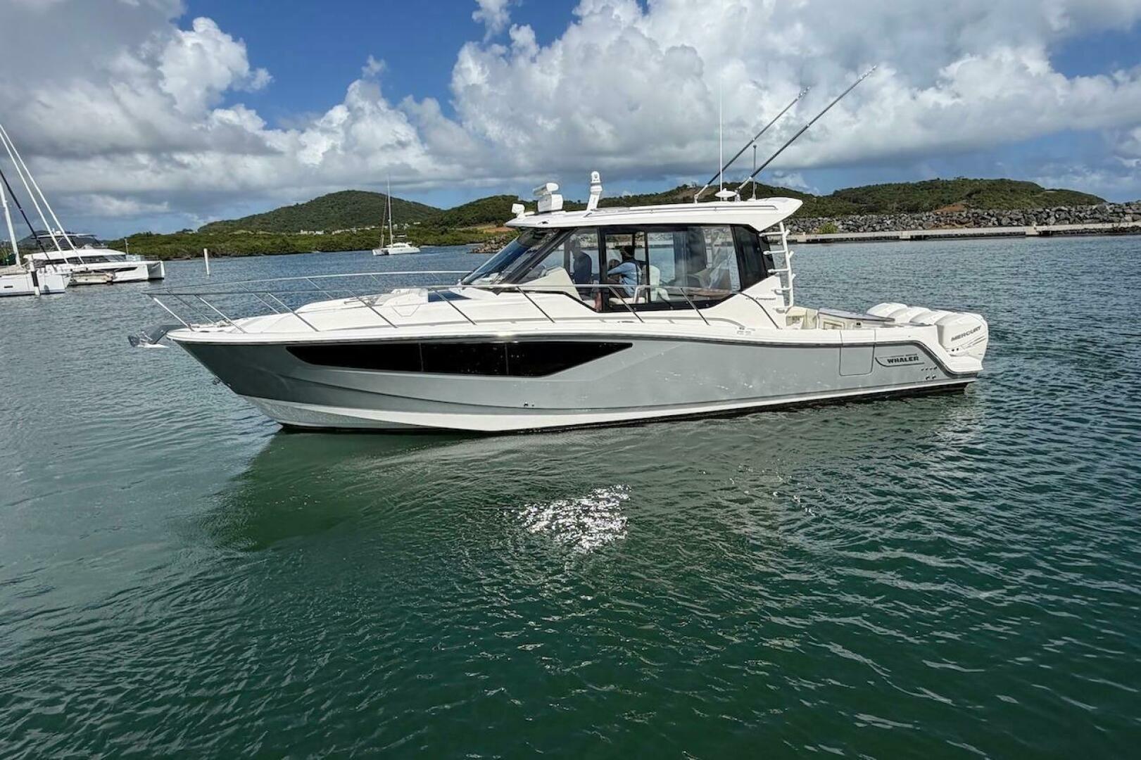 2021 Boston Whaler 405 Conquest - Image 11