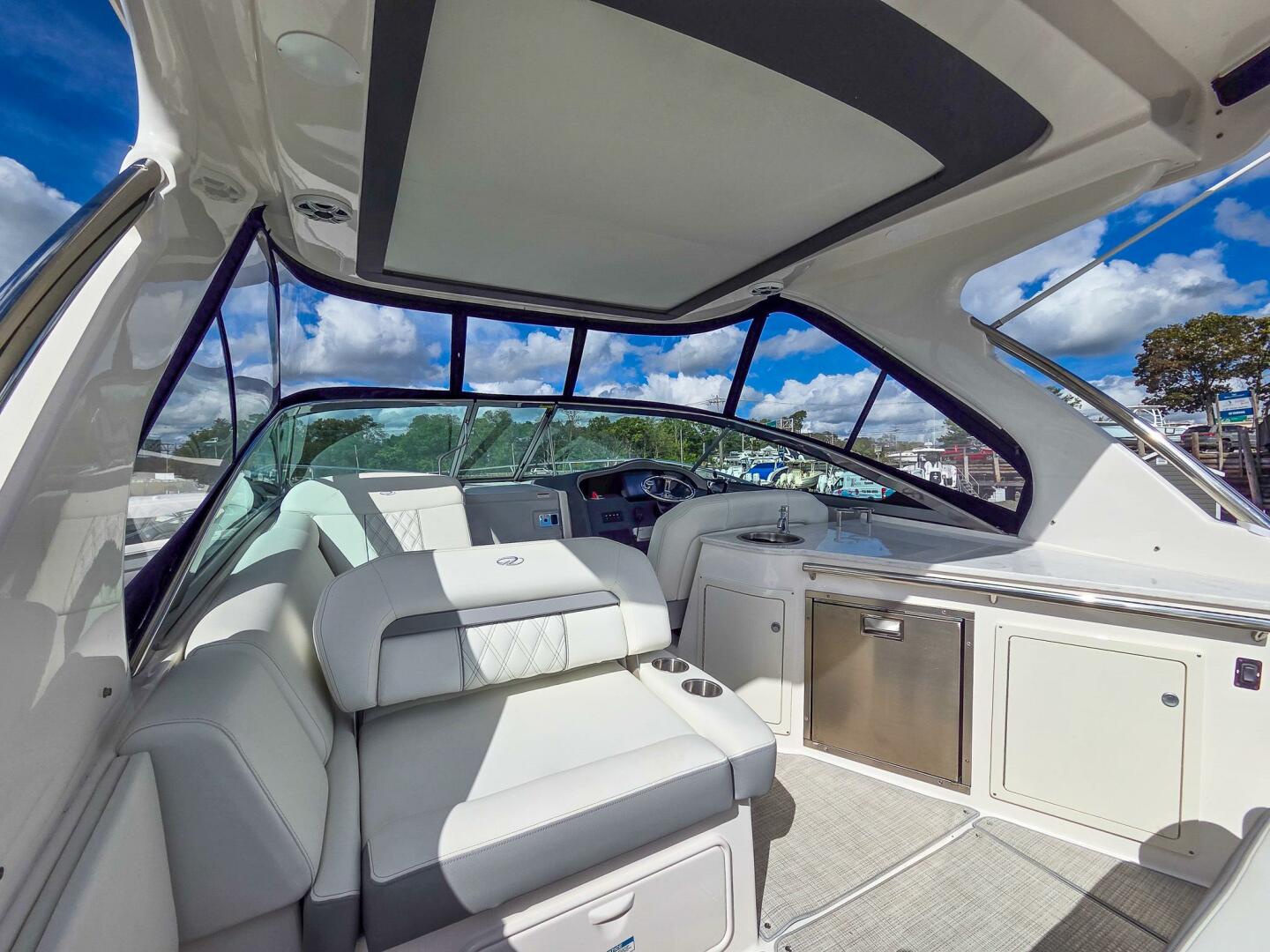 2026 Regal 33 XO Base - Image 17