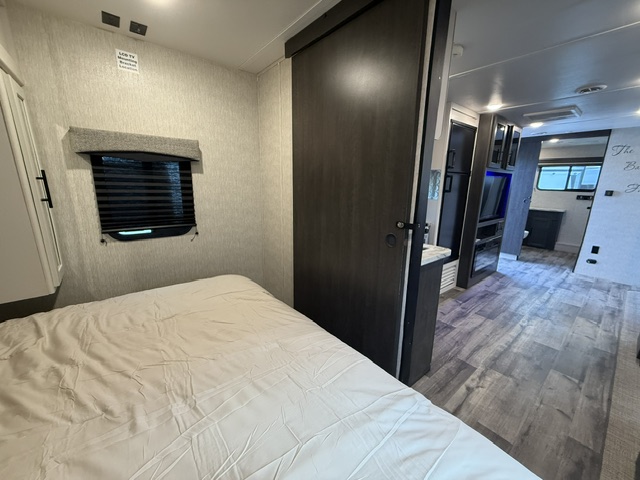 2022 CrossRoads Cruiser Aire CR27RBS - Image 17