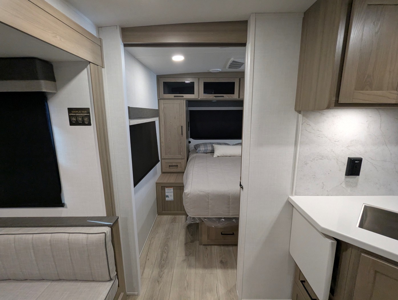 2027 Forest River Rockwood Ultra Lite 2706BH - Image 25