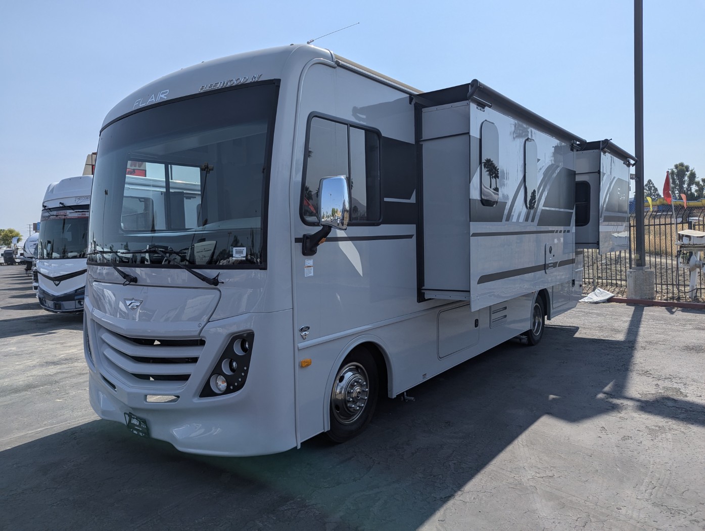 2025 Fleetwood Flair 28A - Image 3