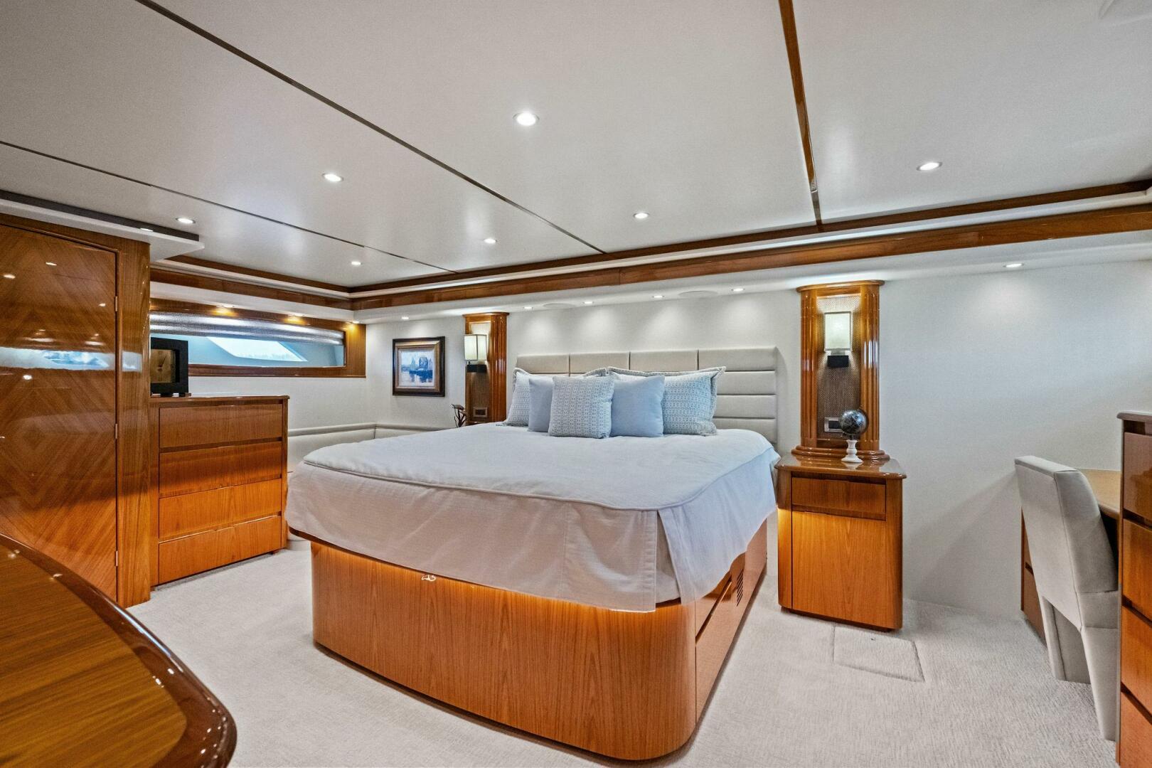 2012 Viking 82 Convertible - Image 20