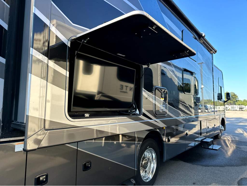 2023 THOR MOTOR COACH CHALLENGER 37DS - Image 7