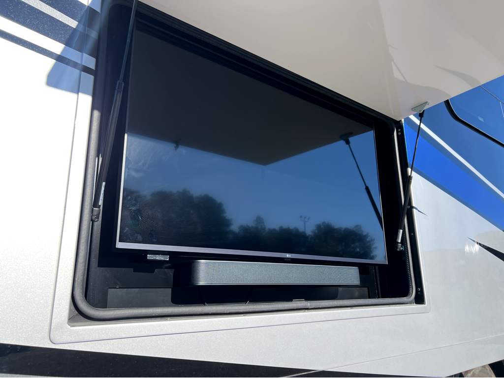 2025 TIFFIN PHAETON 40IH - Image 5