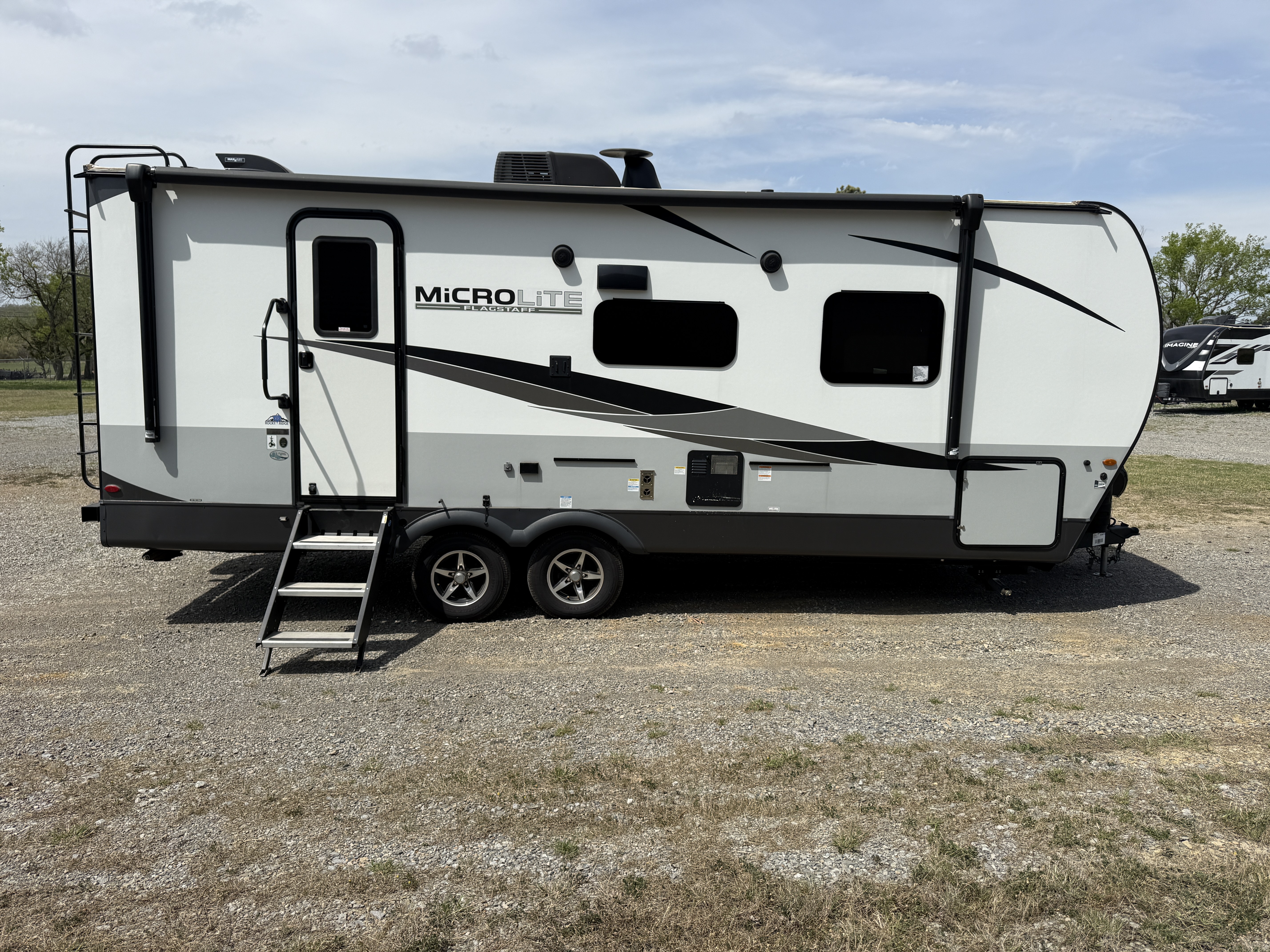 2023 Forest River Flagstaff Micro Lite 25FBLS - Image 4