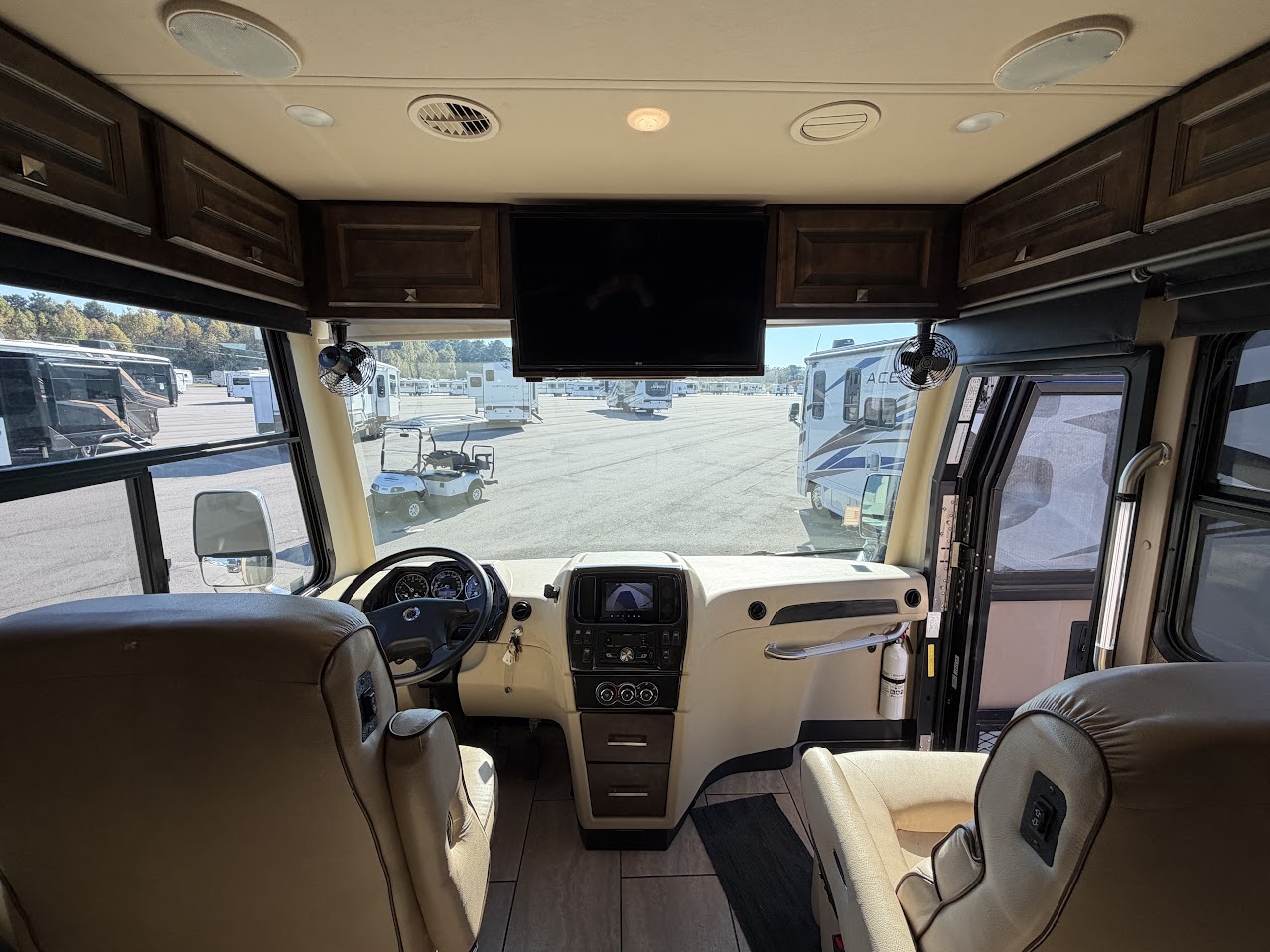 2017 TIFFIN ALLEGRO BREEZE 32BR - Image 9