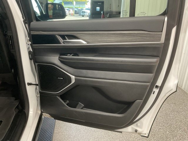 2024 Jeep Wagoneer Utility 4D Series III 4WD - Image 31