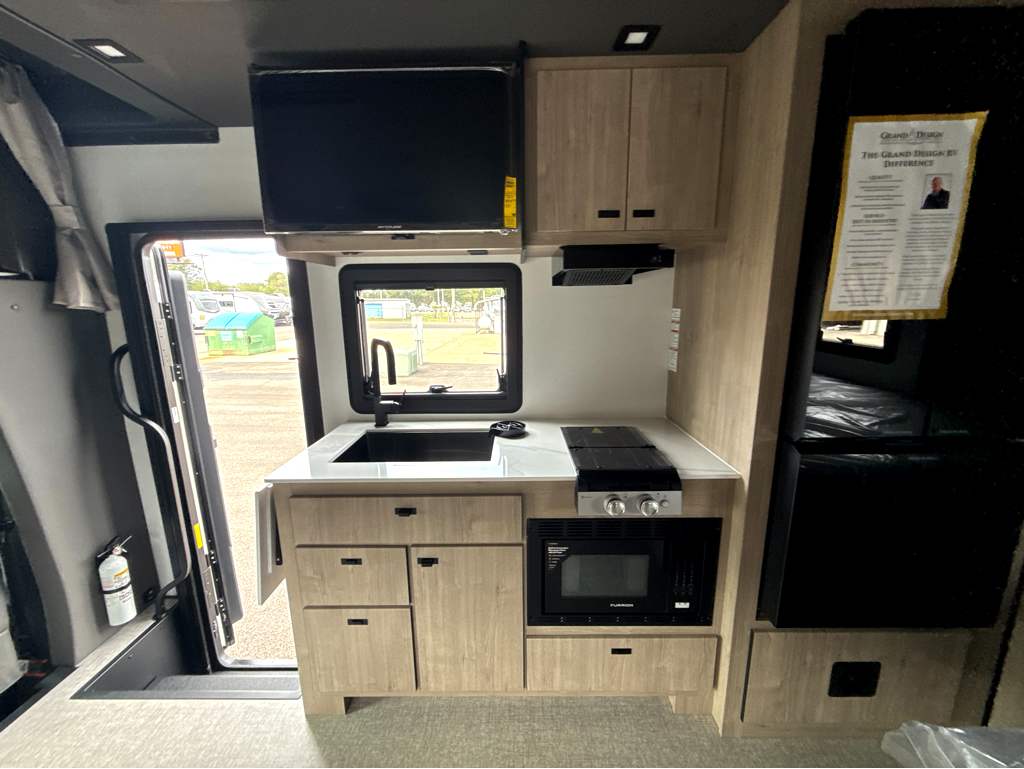 2027 Grand Design Lineage Series M 25FW - Image 17