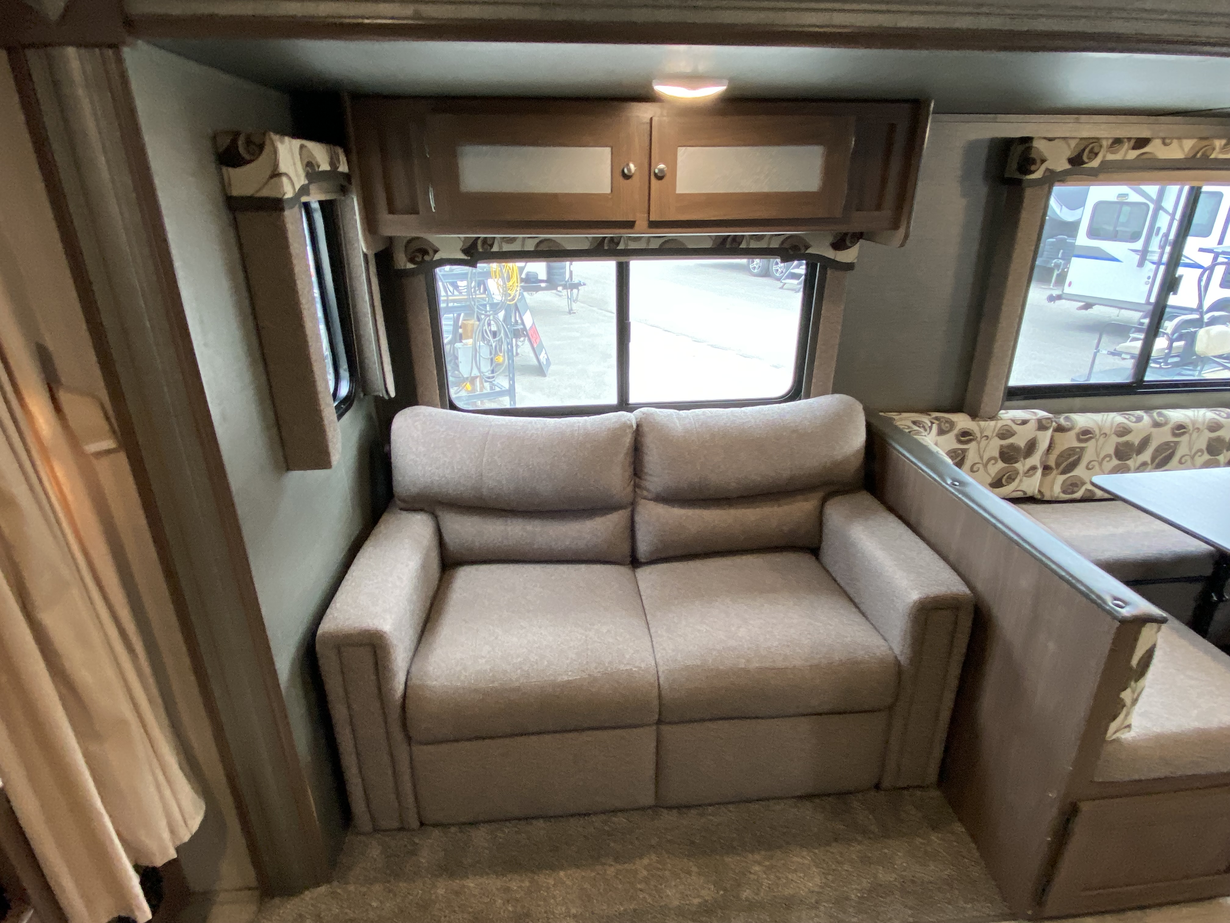 2019 KEYSTONE HIDEOUT 29BHS - Image 11