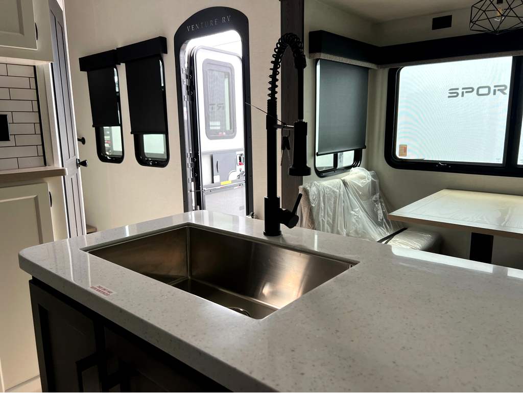 2027 VENTURE RV SPORTTREK 363VFR - Image 15
