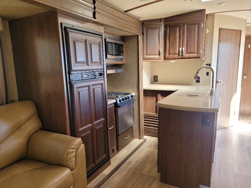 2016 Dutchmen Denali 287 RE - Image 10