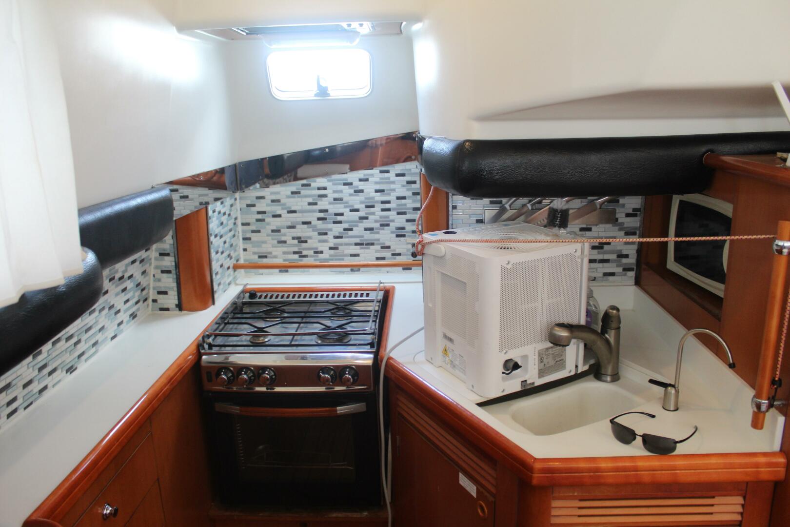 2004 Lagoon 43 Power Cat - Image 7