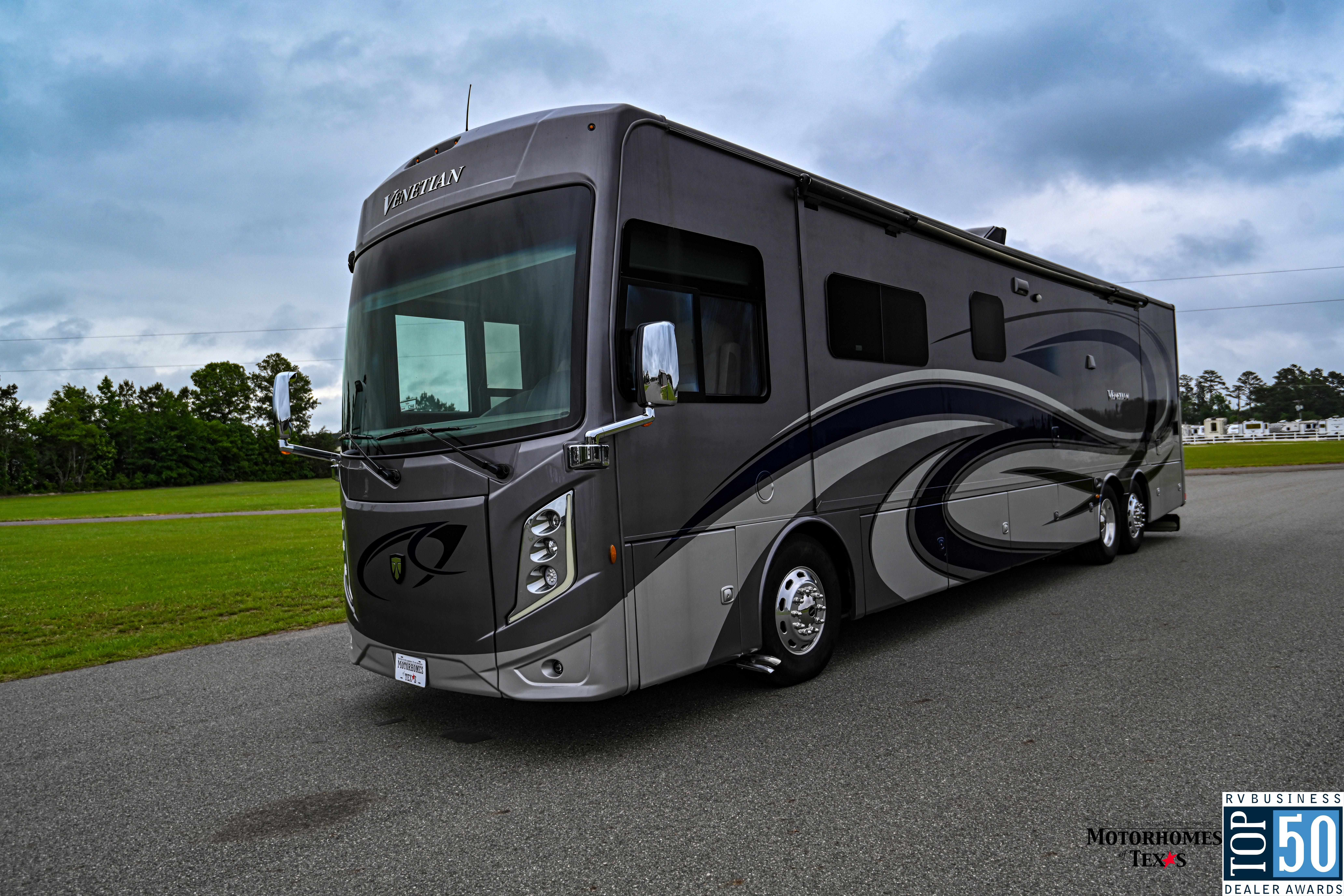 2022 Thor Motor Coach Venetian F42 - exterior 30