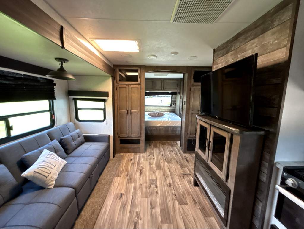 2022 VENTURE RV SPORTTREK 241VMS - Image 21