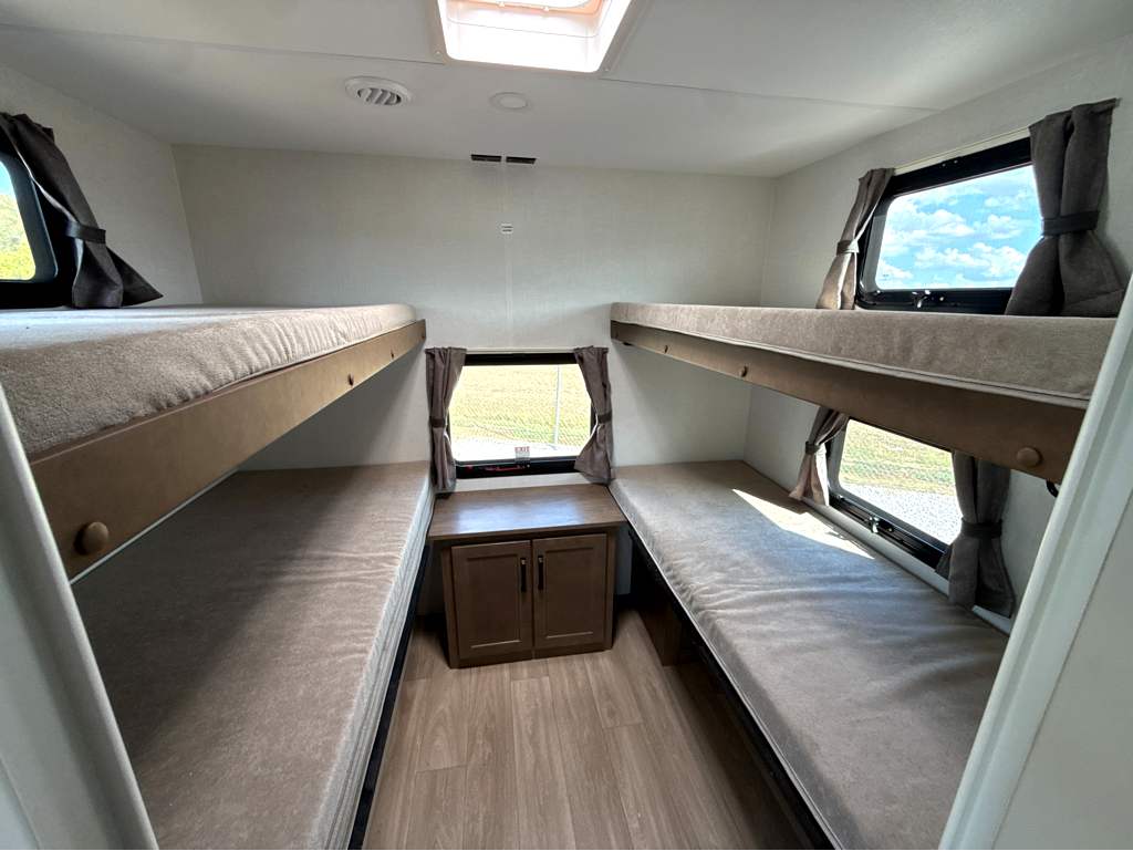 2027 VENTURE RV SPORTTREK 343VIB - Image 7