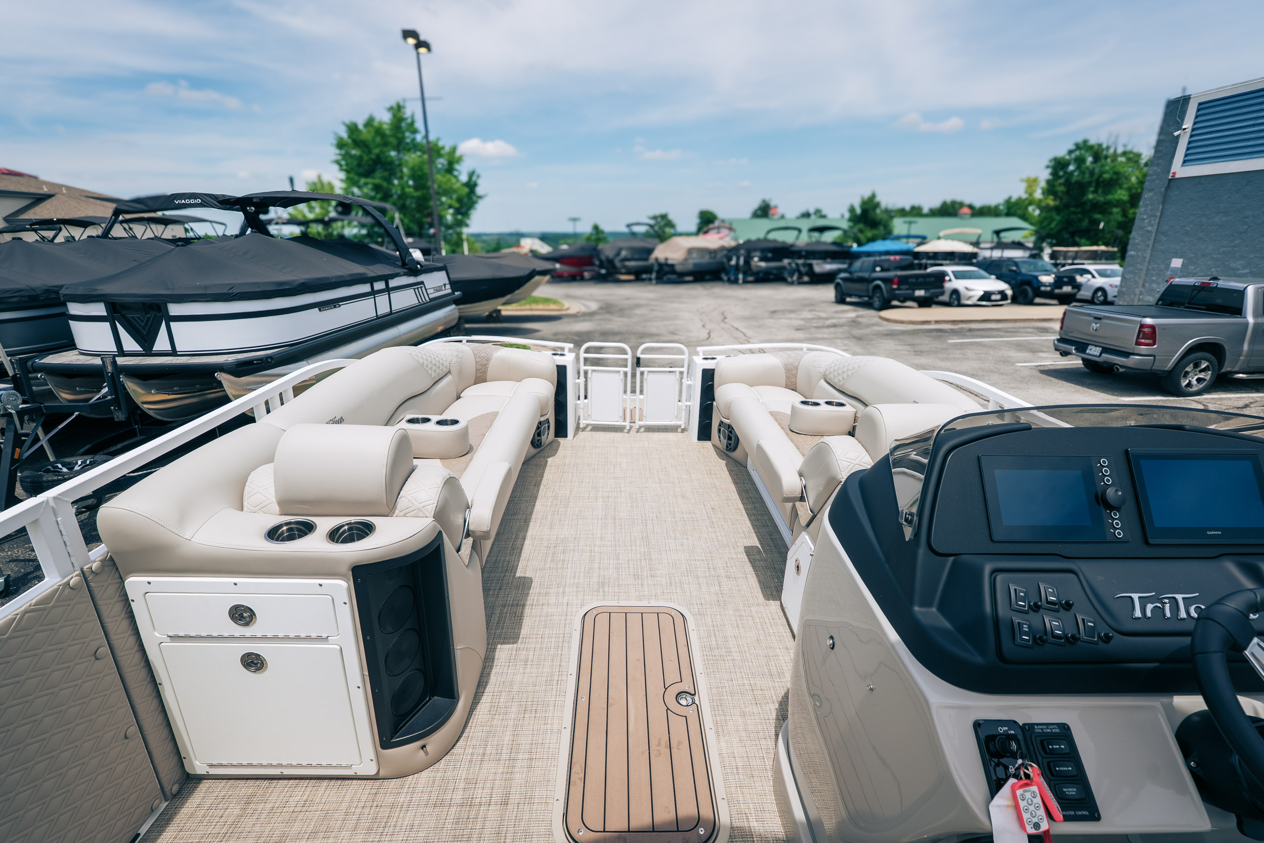 2026 JC Tritoon SportToon 26 TT - Image 15