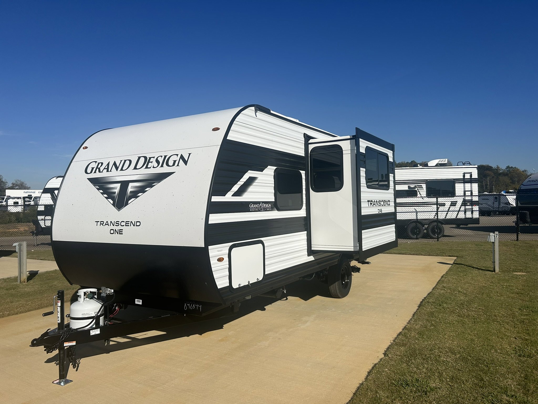 2026 GRAND DESIGN TRANSCEND 161BH - Image 3