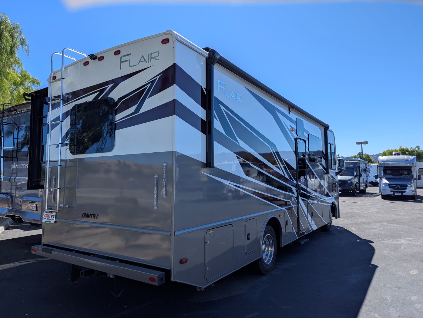2026 Fleetwood Flair 28A - Image 5