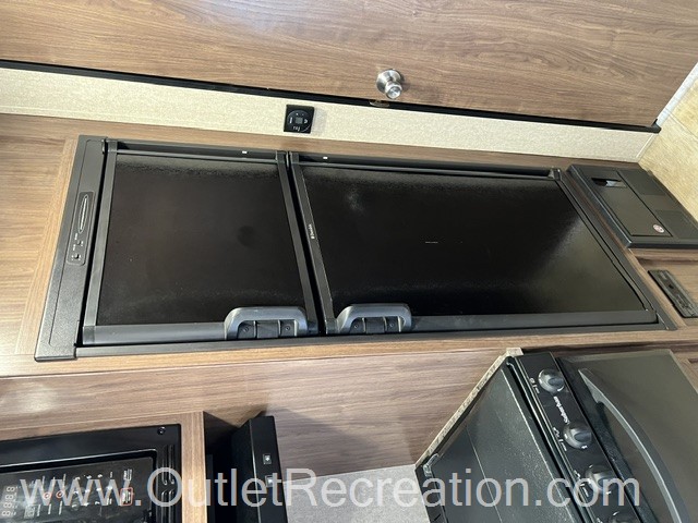 2015 Palomino Solaire 20 RBS - Image 8