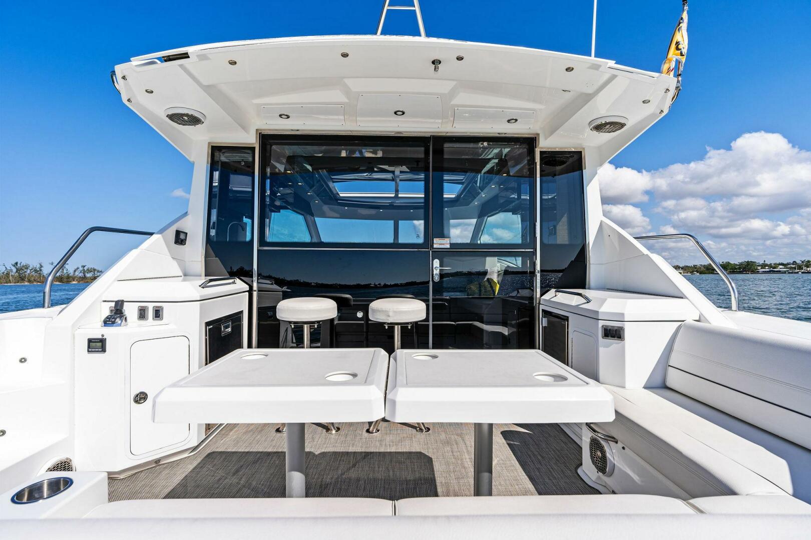 2019 Cruisers Yachts 45 Cantius - Image 26