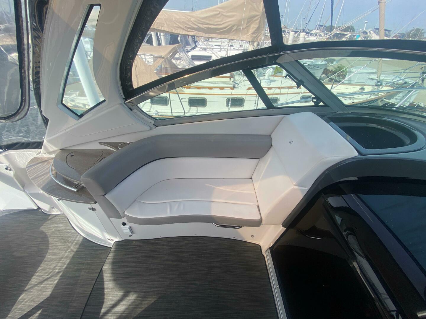 2018 Four Winns 355 Vista - Image 10
