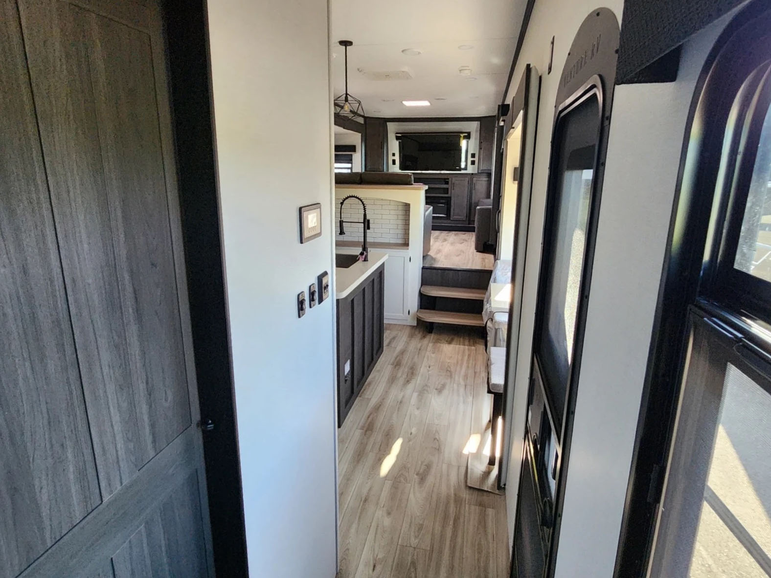 2026 VENTURE RV SPORTTREK 365VFL - Image 41