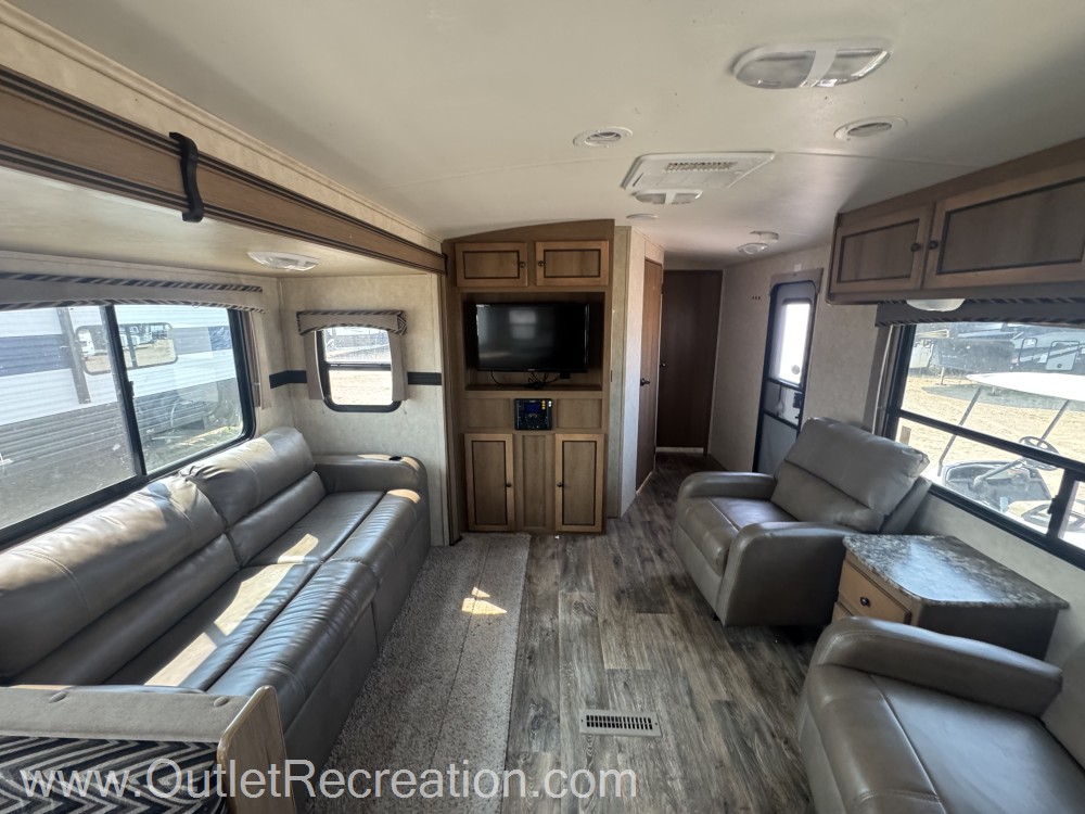 2015 Cruiser RV Shadow Cruiser S-288RKS - Image 12
