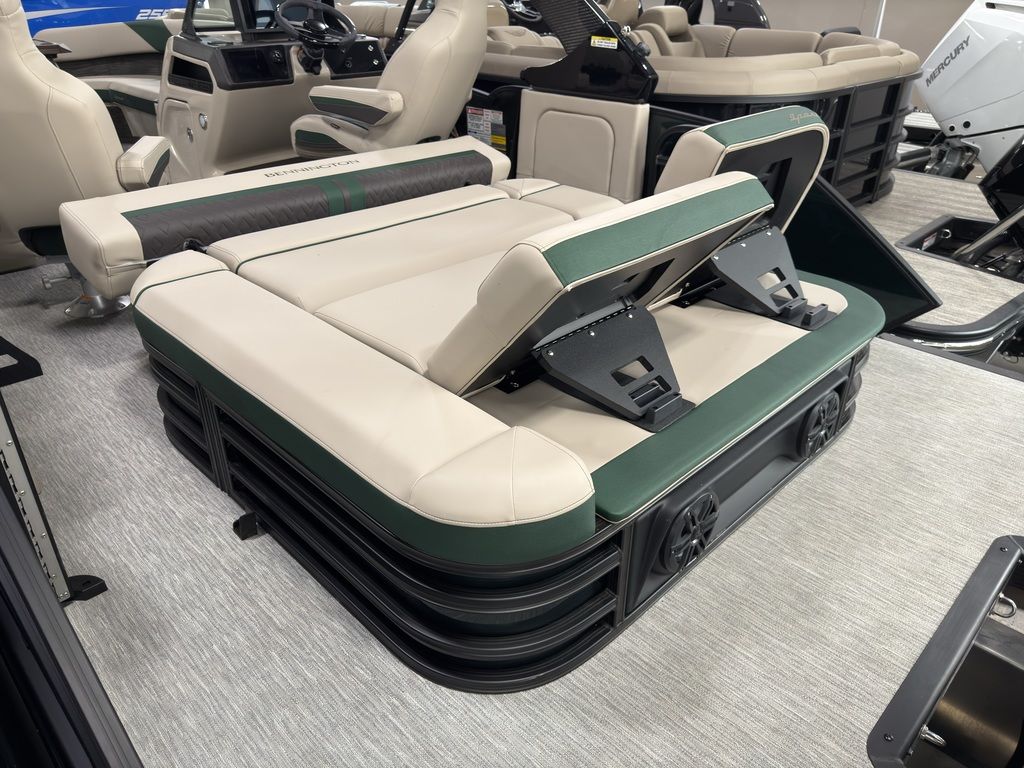 2026 Bennington 24MCSB Carbon Fiber Arch Tritoon Pontoon - Image 82