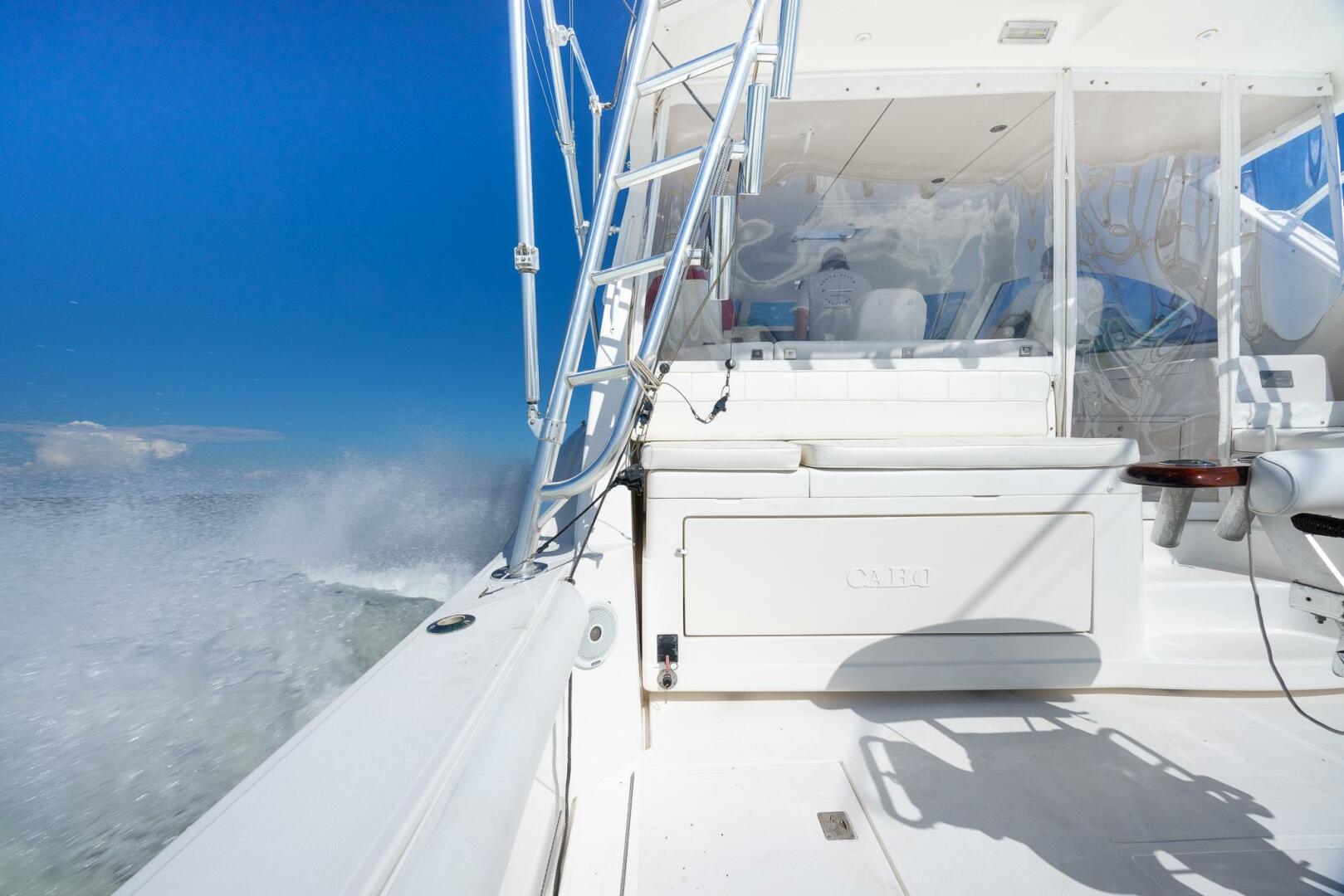 2012 Cabo 40 Express - Image 9