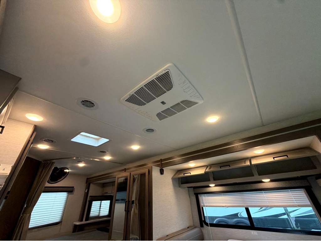 2025 Thor Motor Coach MAGNITUDE GA24 - Image 34