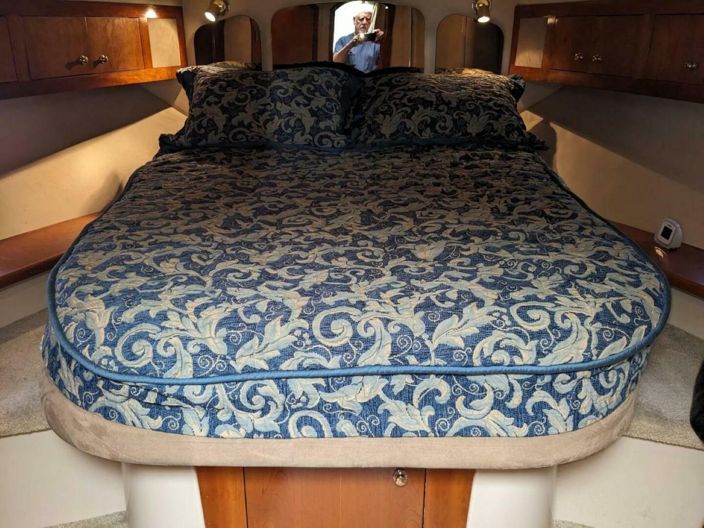 2003 Cruisers Yachts 3970 - Image 2