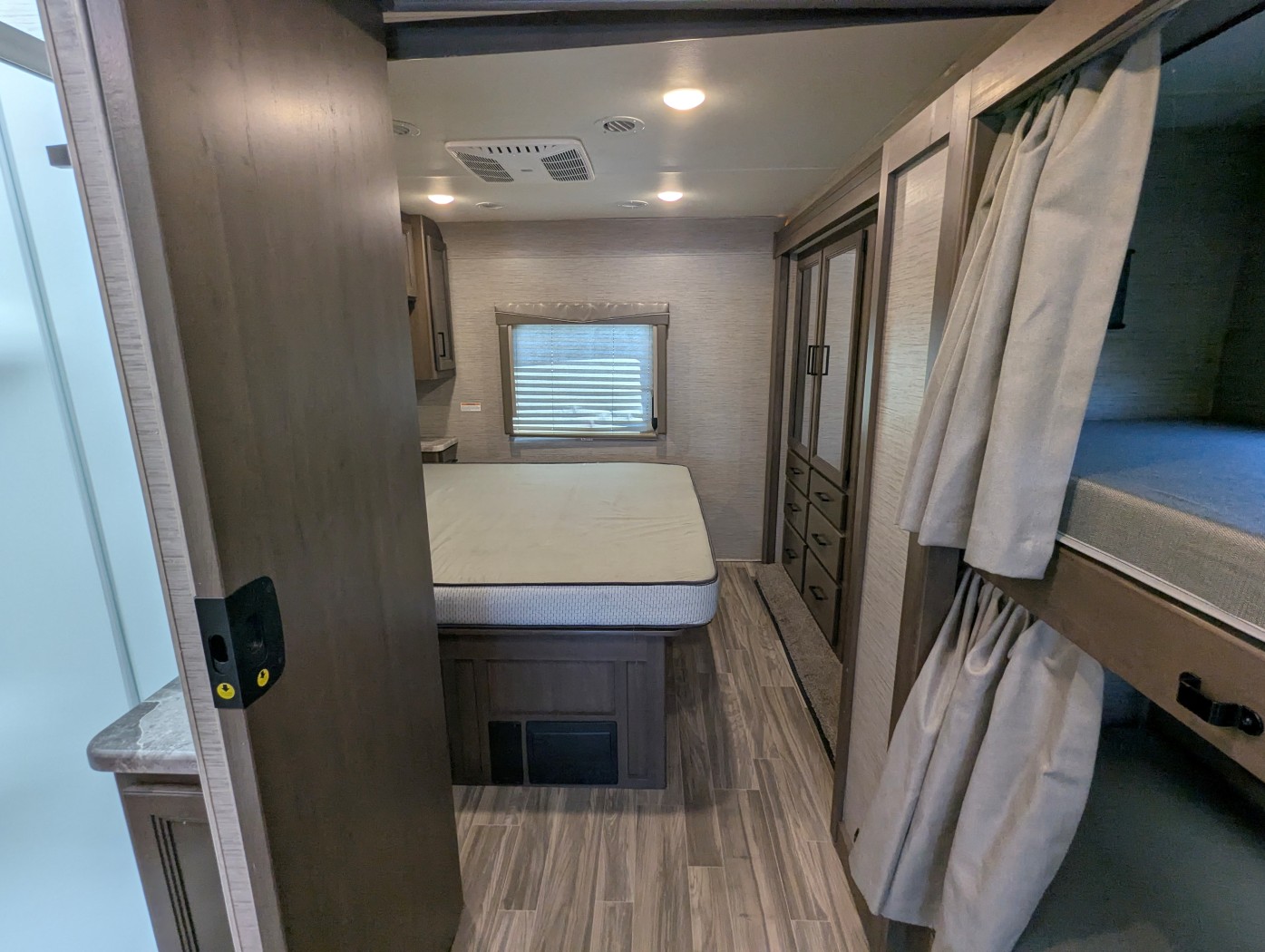 2022 Thor Motor Coach A.C.E. 32.3 - Image 23
