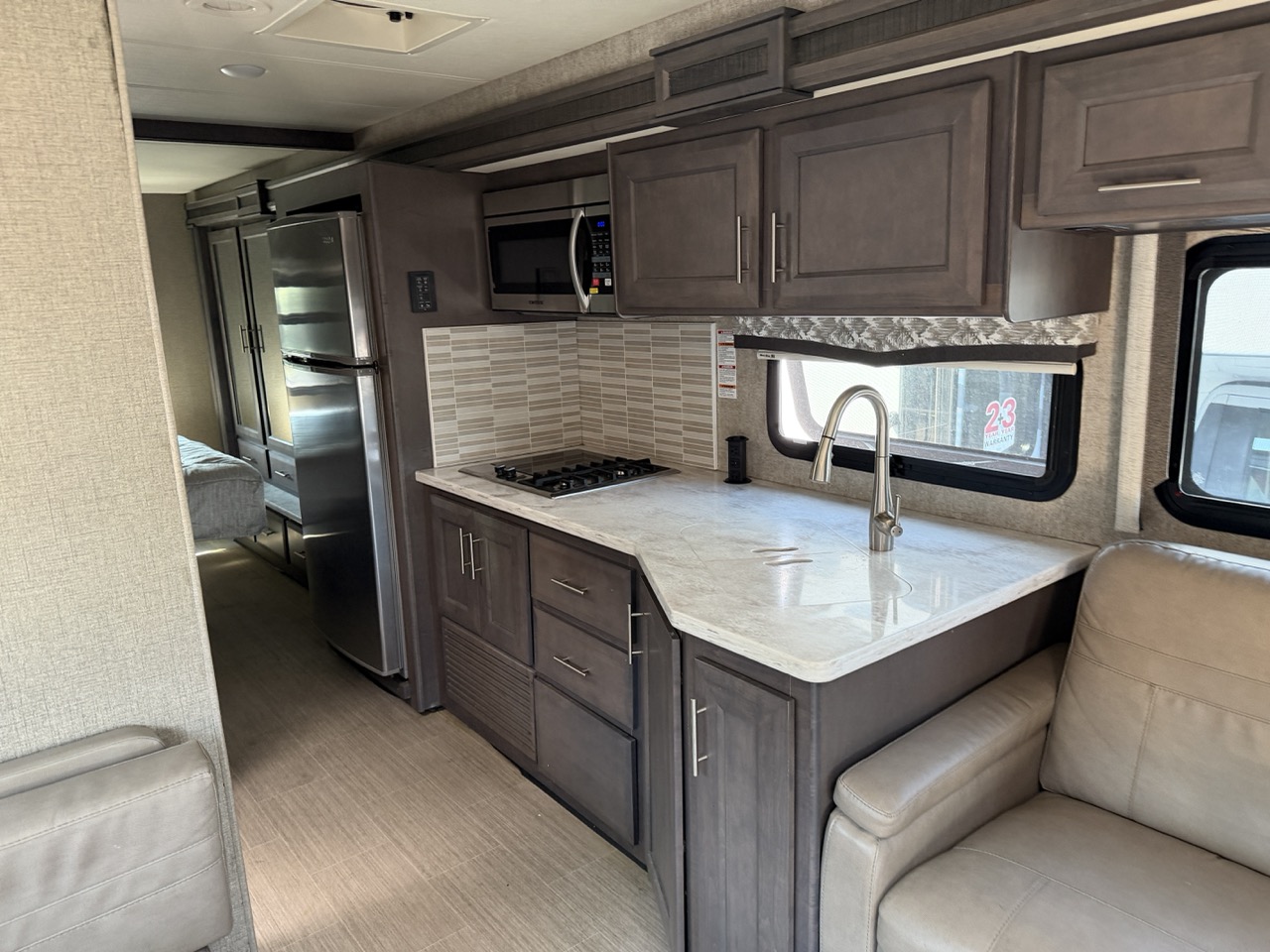 2021 Thor Motor Coach Magnitude SV34 - Image 9