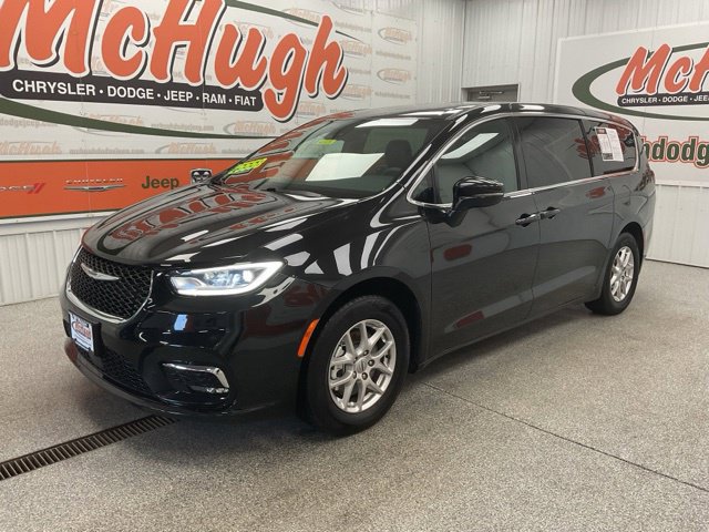 2025 Chrysler Pacifica Limited FWD - Image 1
