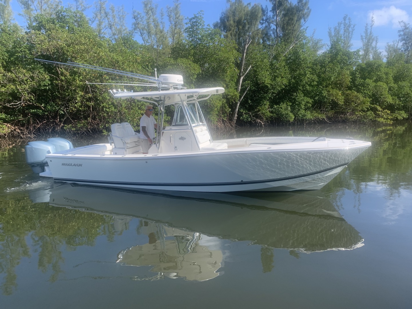 2010 Regulator 26 Forwarding Seating - Image 2