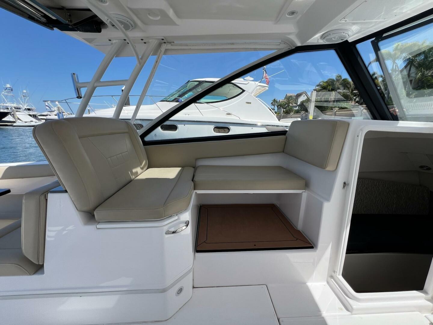 2019 Everglades 340 Dual Console - Image 14