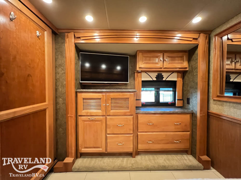 2015 Tiffin Phaeton 42 LH - Image 37
