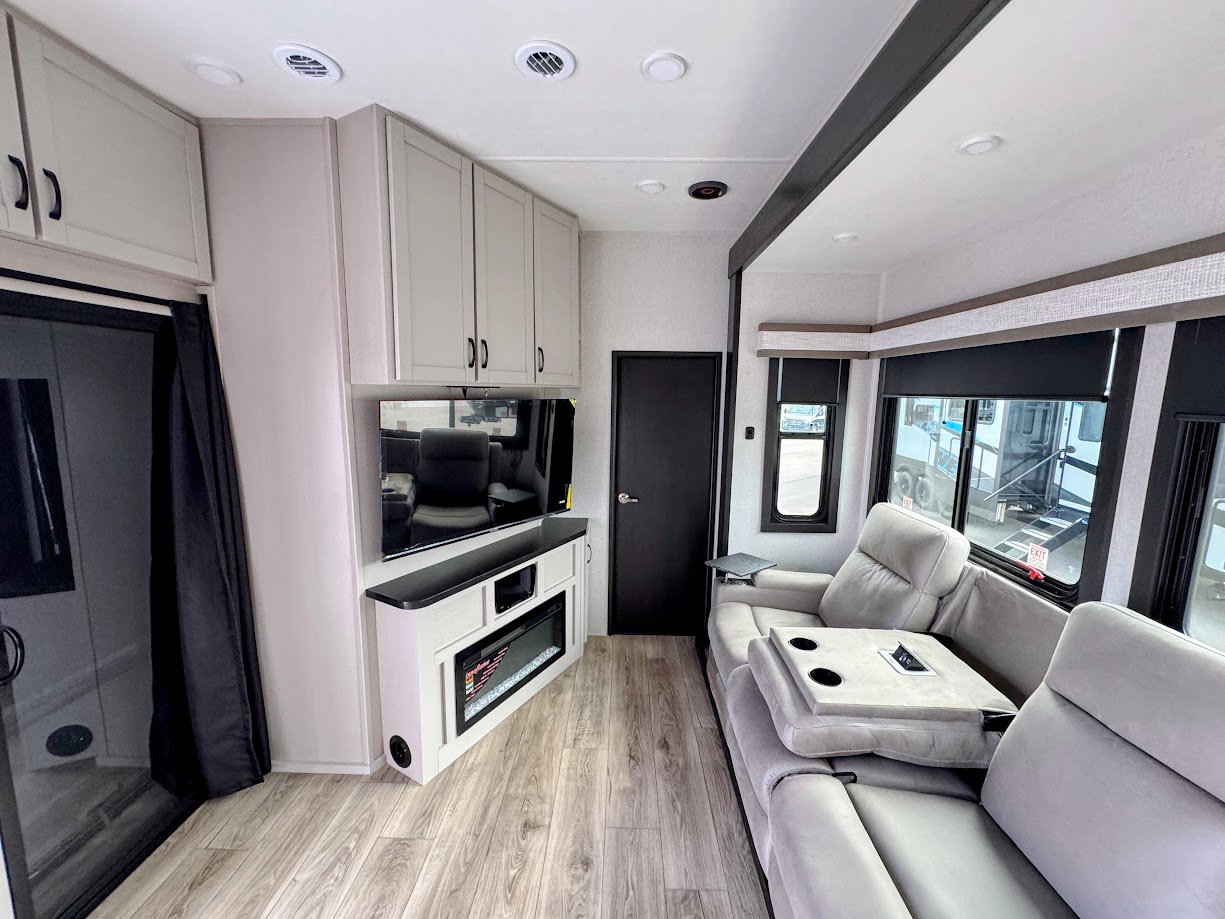 2026 JAYCO SEISMIC 413 - Image 11
